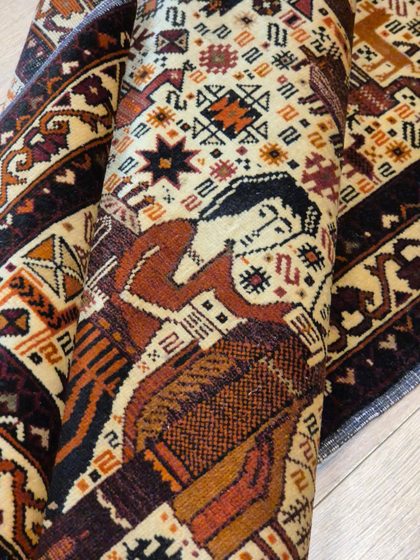 Torbat Belutsch Teppich Wolle figürliche Darstellung handgeknüpft