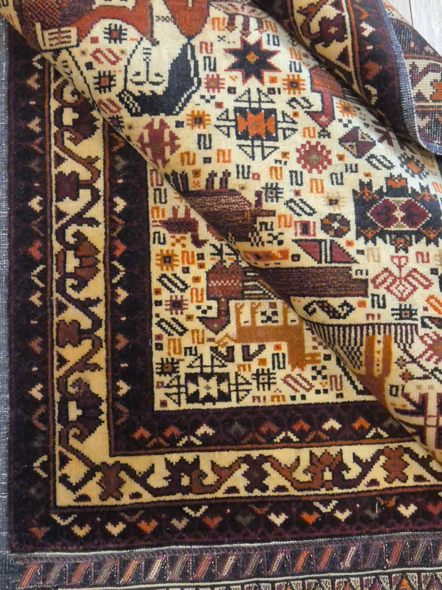 Torbat Belutsch Teppich Wolle figürliche Darstellung handgeknüpft