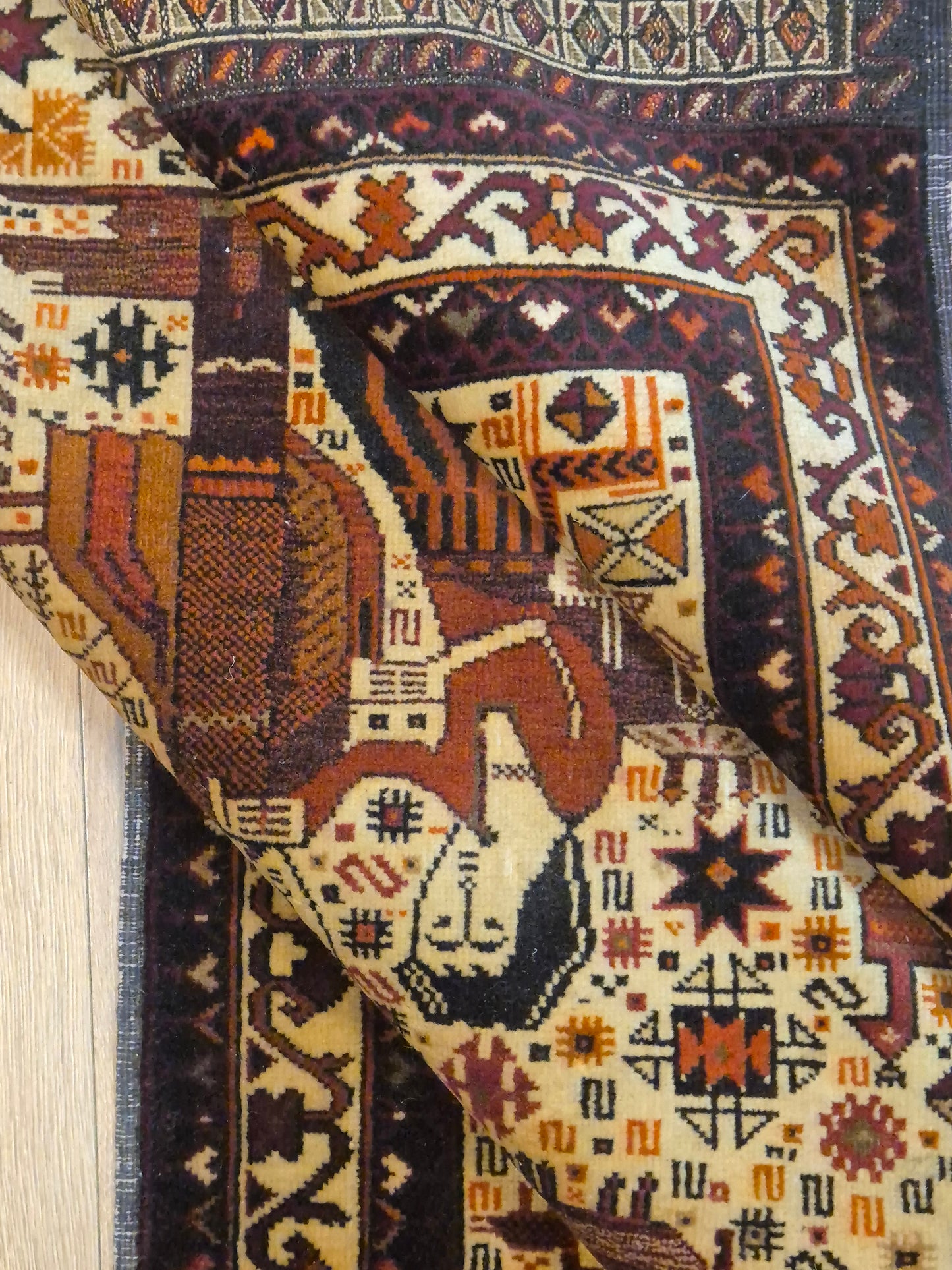 Torbat Belutsch Teppich Wolle figürliche Darstellung handgeknüpft