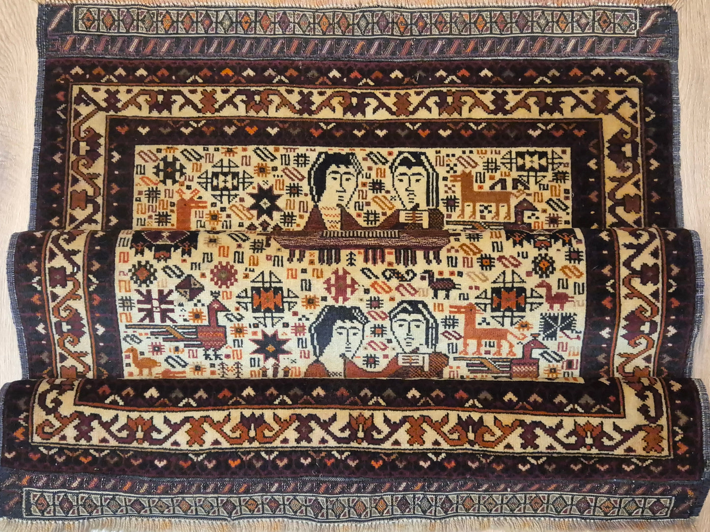 Torbat Belutsch Teppich Wolle figürliche Darstellung handgeknüpft
