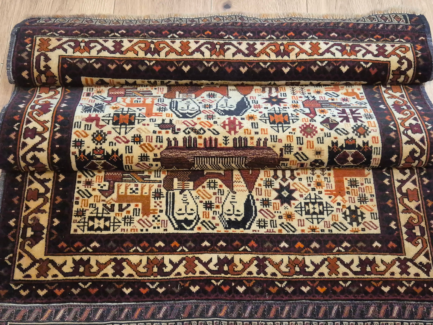 Torbat Belutsch Teppich Wolle figürliche Darstellung handgeknüpft