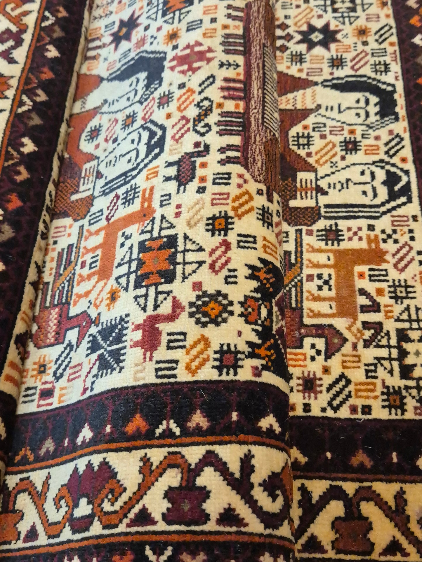 Torbat Belutsch Teppich Wolle figürliche Darstellung handgeknüpft