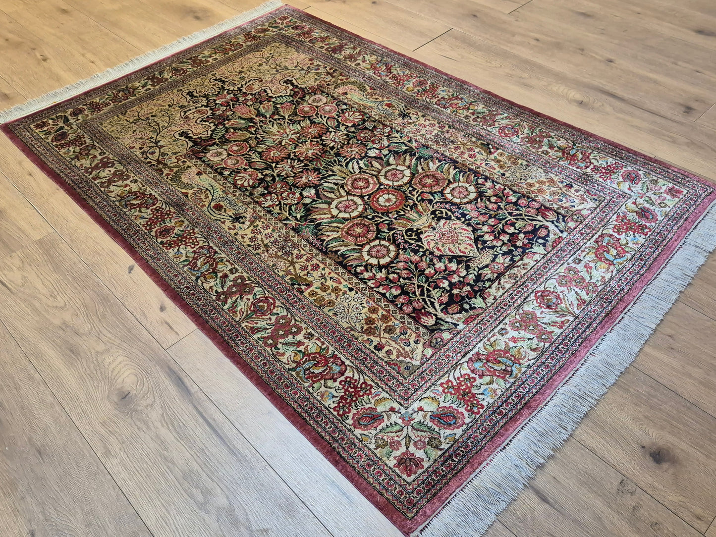 Ghom Teppich Seide auf Seide feine Knüpfung Vase mit Blumen