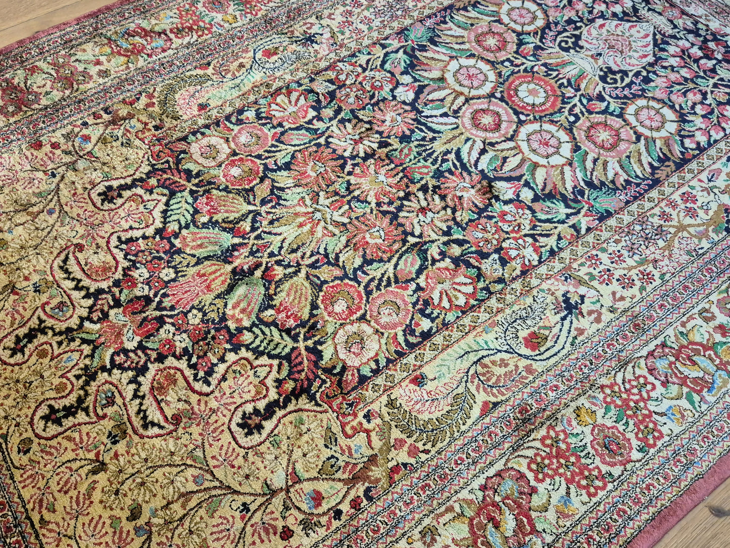 Ghom Teppich Seide auf Seide feine Knüpfung Vase mit Blumen