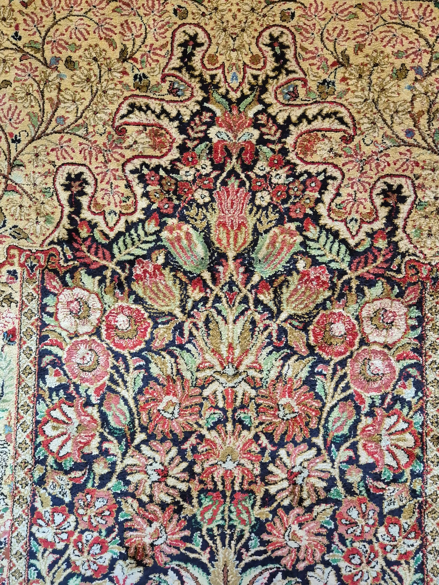 Ghom Teppich Seide auf Seide feine Knüpfung Vase mit Blumen