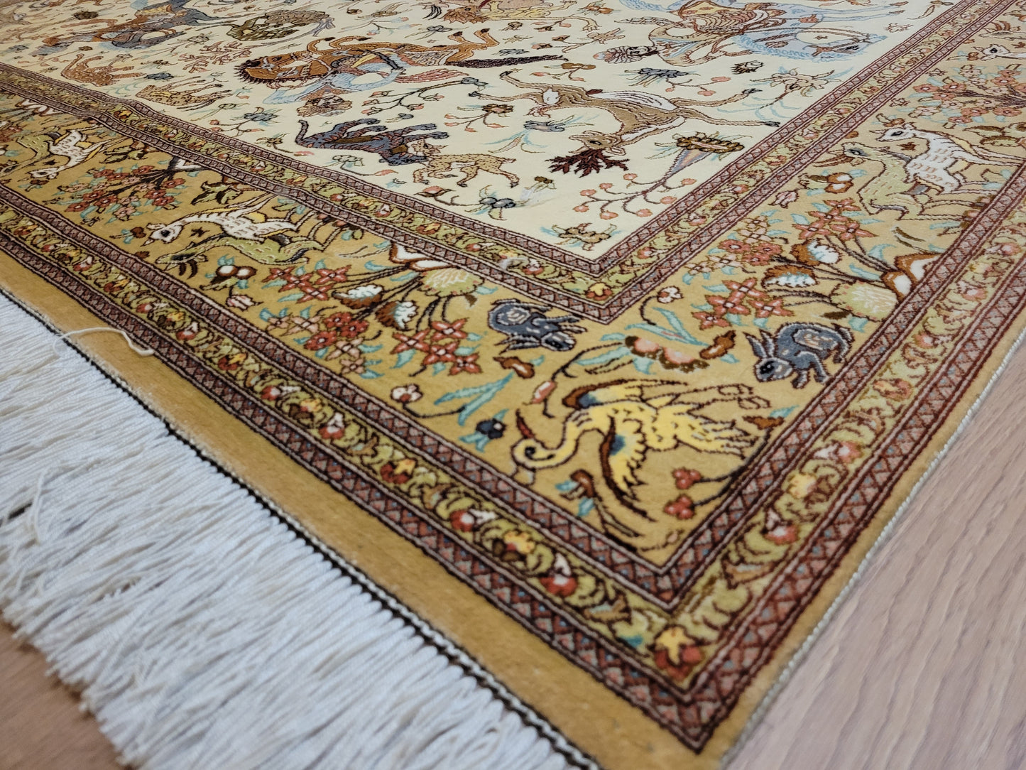 Ghom Seide auf Seide Teppich Jagdmotiv feine Knüpfung signiert