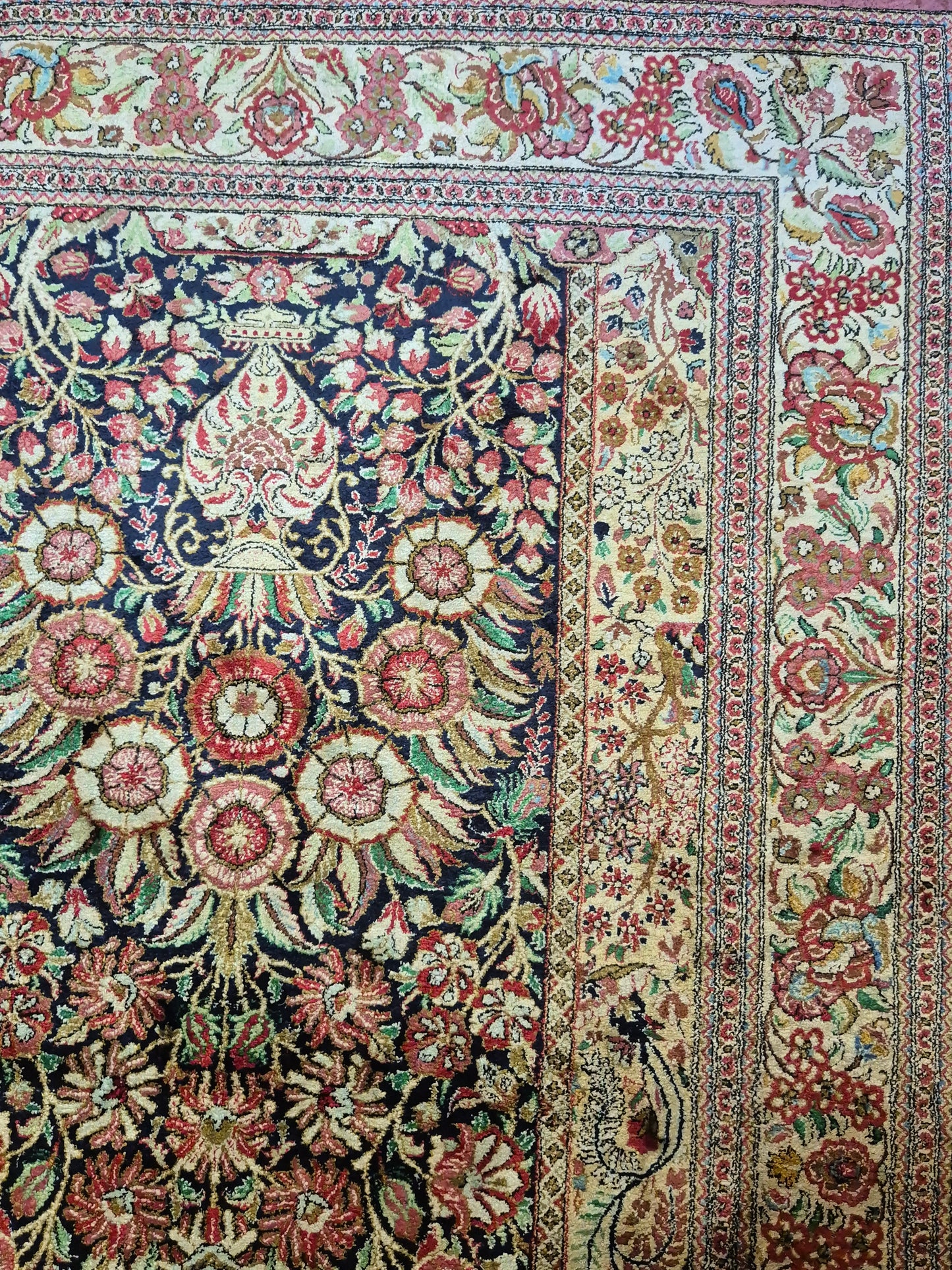 Ghom Teppich Seide auf Seide feine Knüpfung Vase mit Blumen