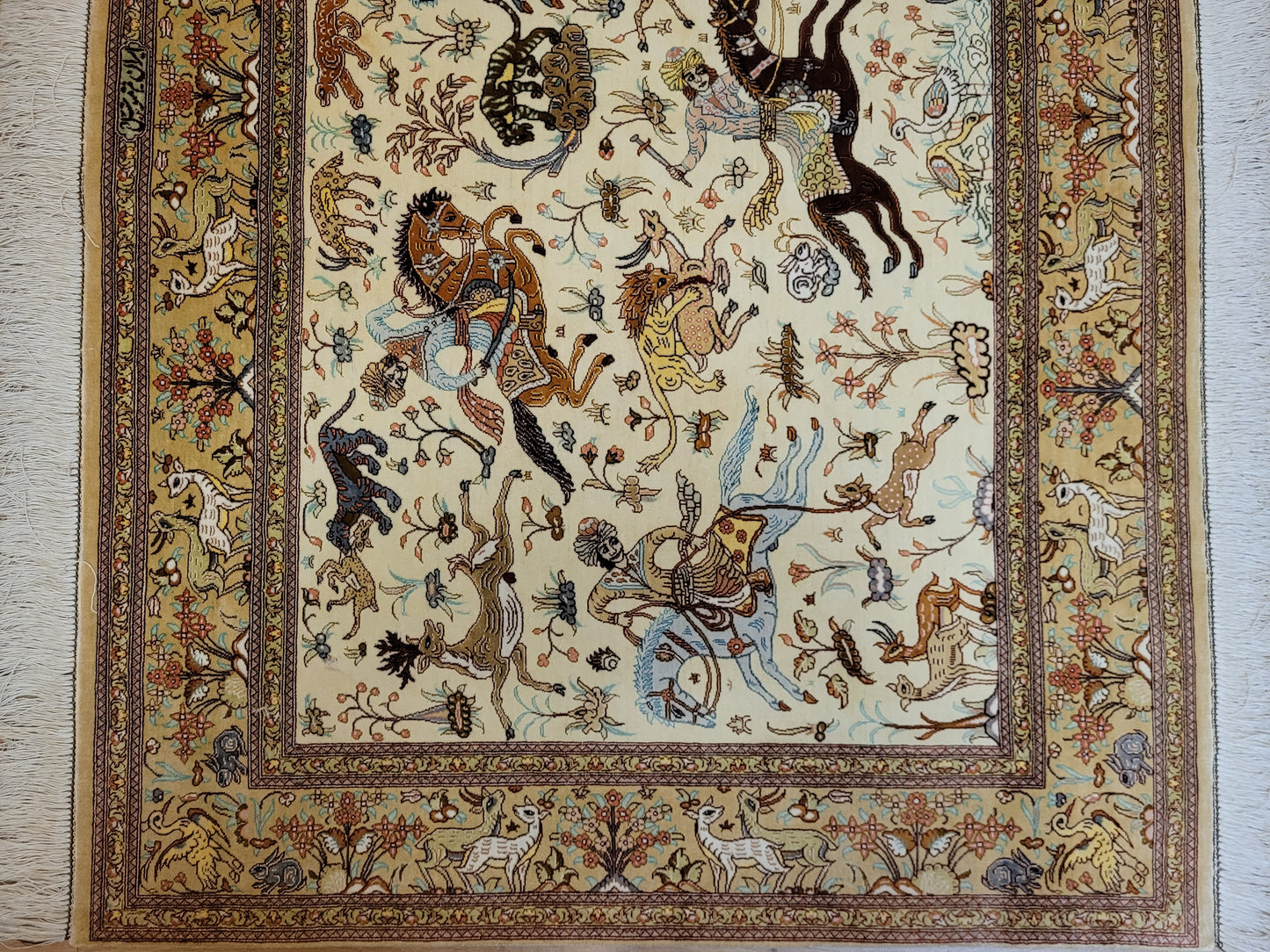 Ghom Seide auf Seide Teppich Jagdmotiv feine Knüpfung signiert