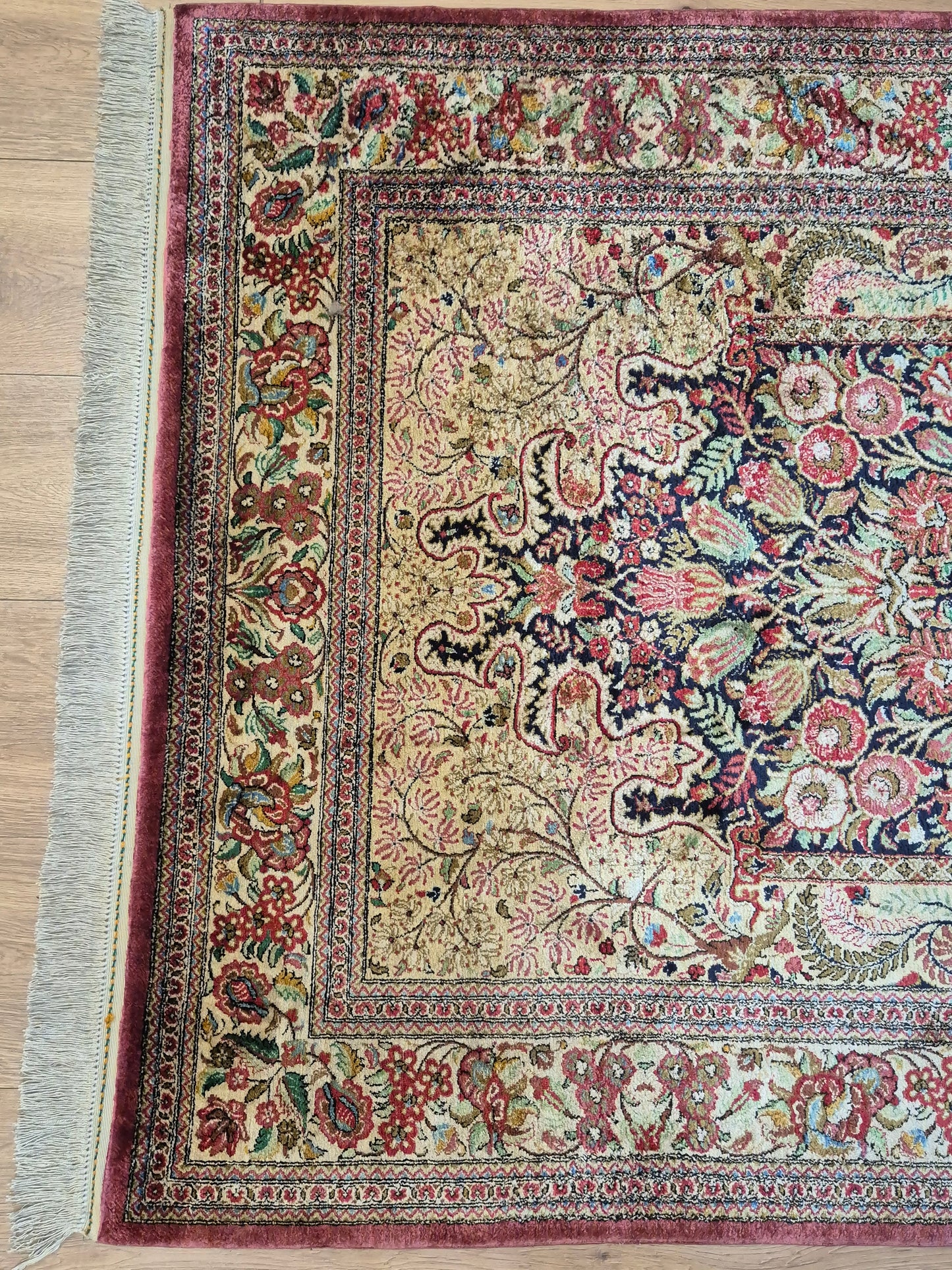 Ghom Teppich Seide auf Seide feine Knüpfung Vase mit Blumen