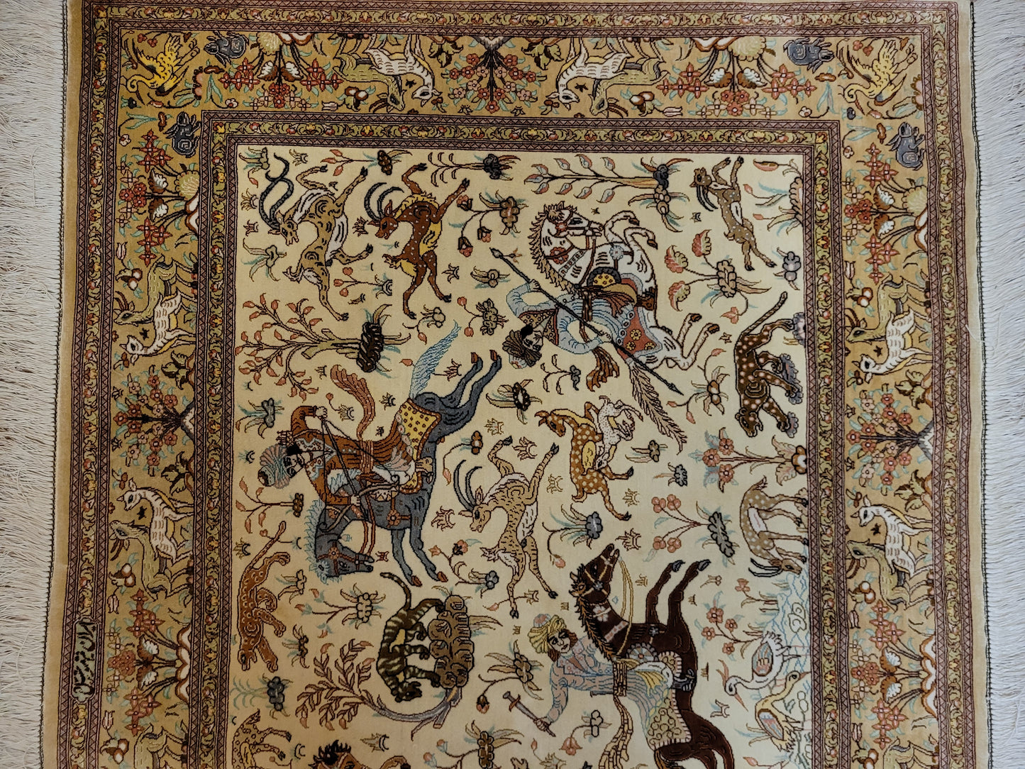 Ghom Seide auf Seide Teppich Jagdmotiv feine Knüpfung signiert