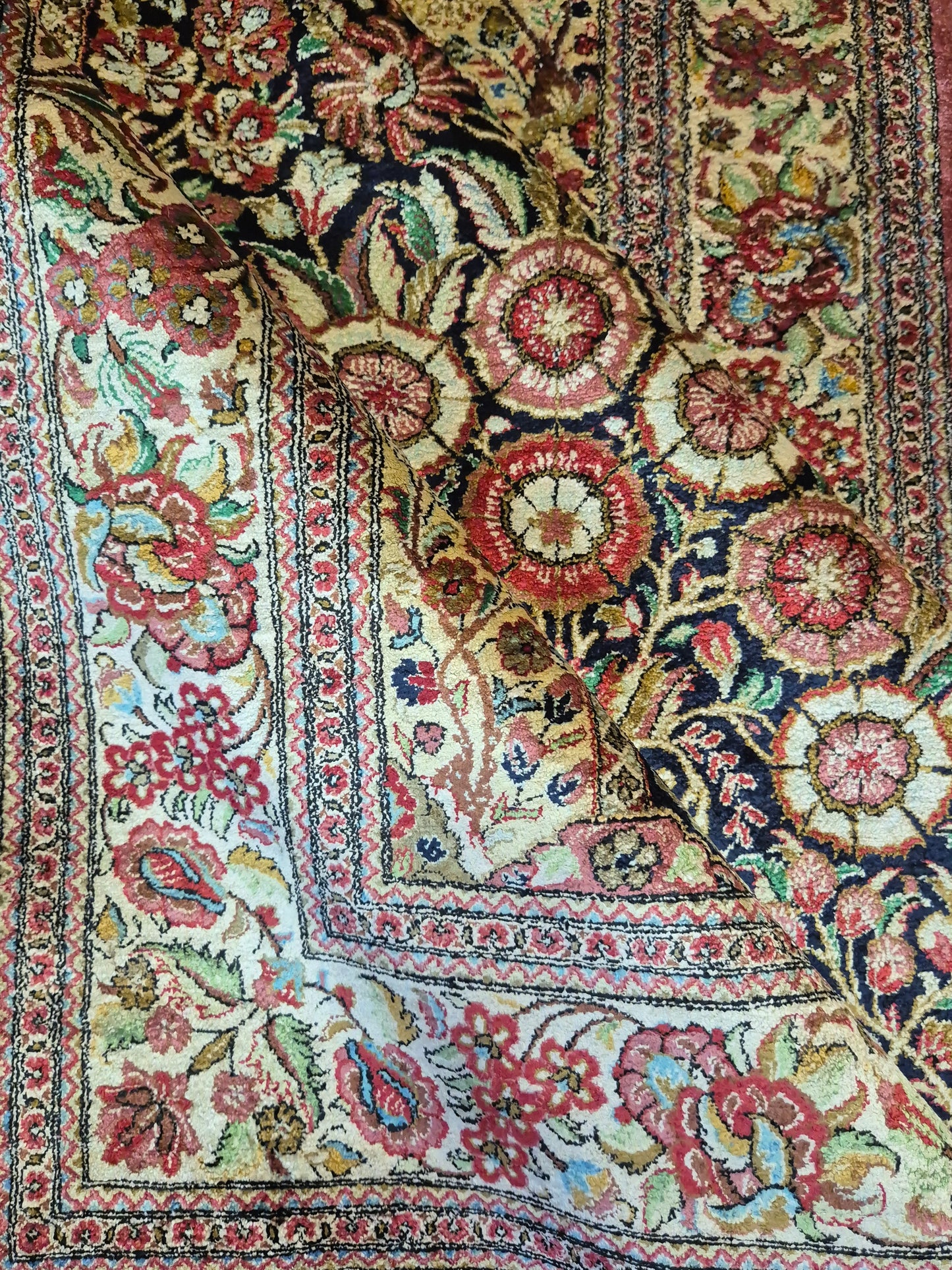 Ghom Teppich Seide auf Seide feine Knüpfung Vase mit Blumen