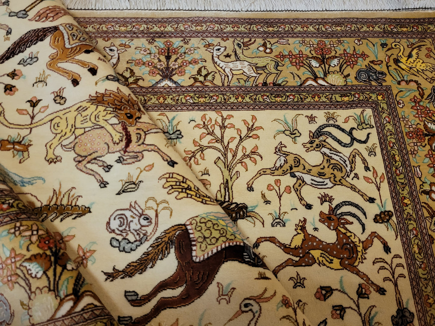 Ghom Seide auf Seide Teppich Jagdmotiv feine Knüpfung signiert