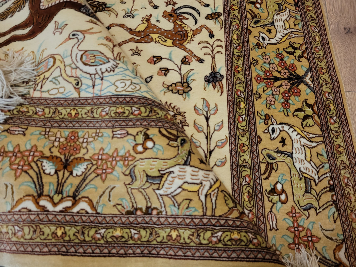 Ghom Seide auf Seide Teppich Jagdmotiv feine Knüpfung signiert