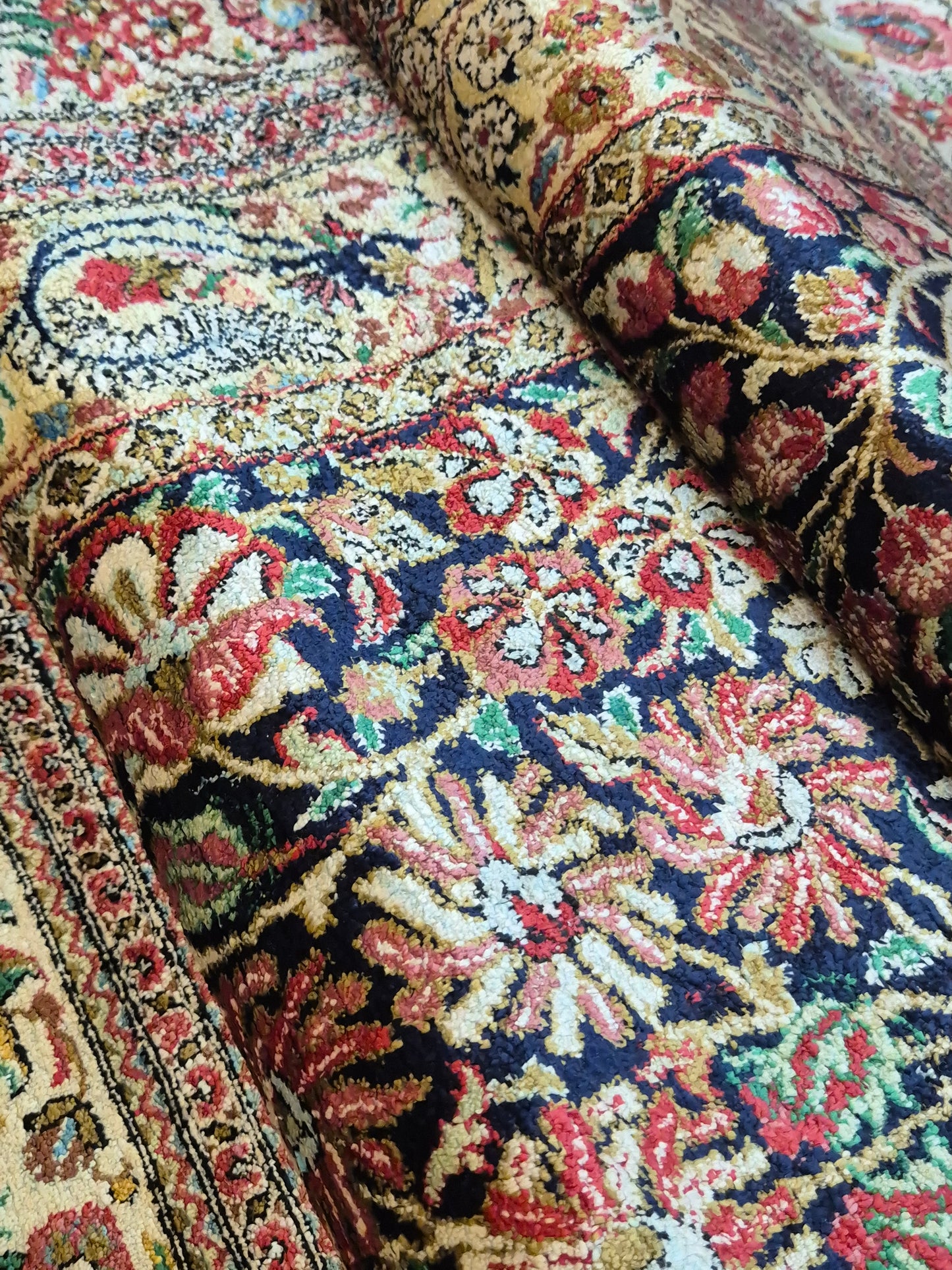 Ghom Teppich Seide auf Seide feine Knüpfung Vase mit Blumen