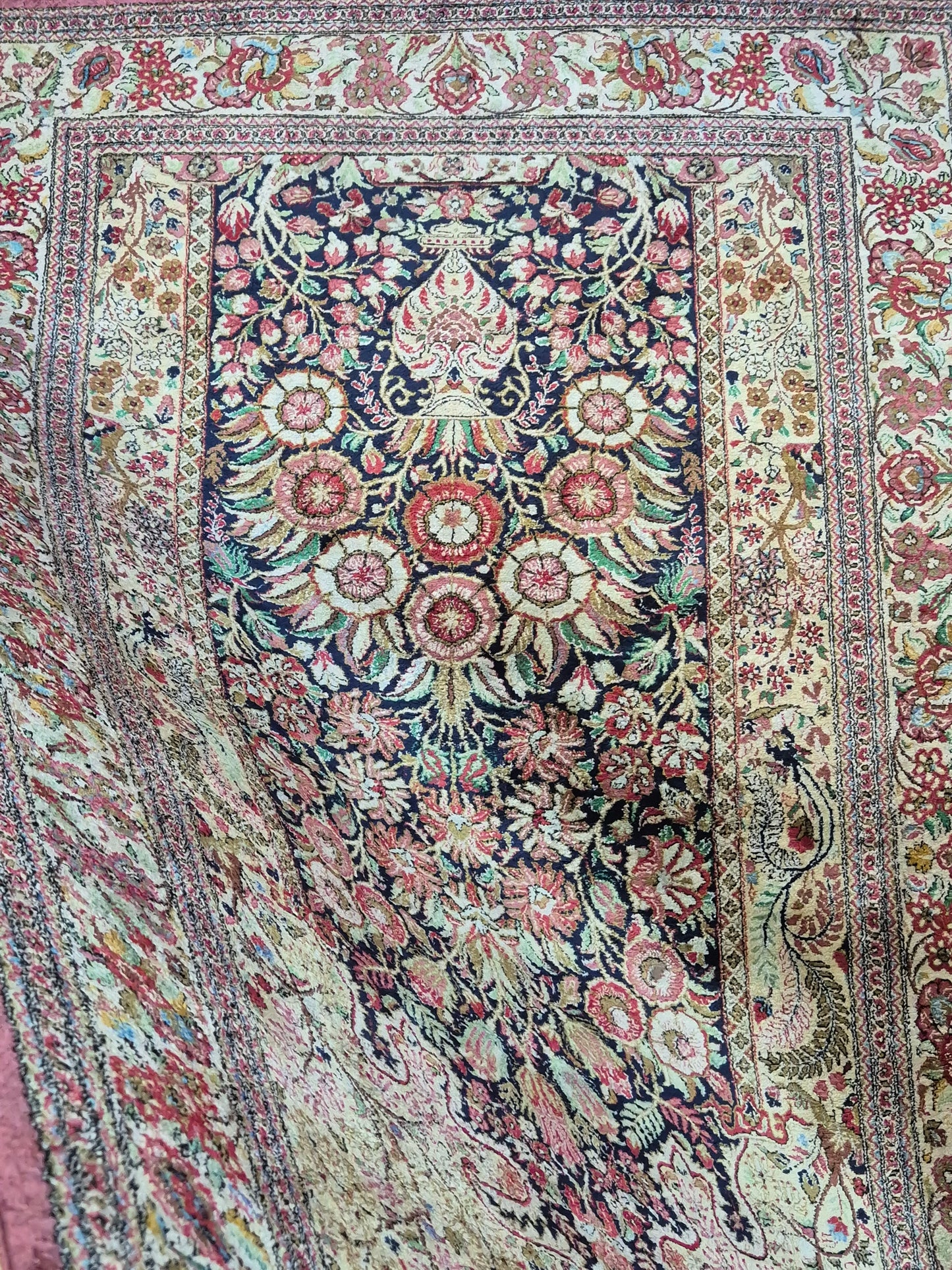 Ghom Teppich Seide auf Seide feine Knüpfung Vase mit Blumen