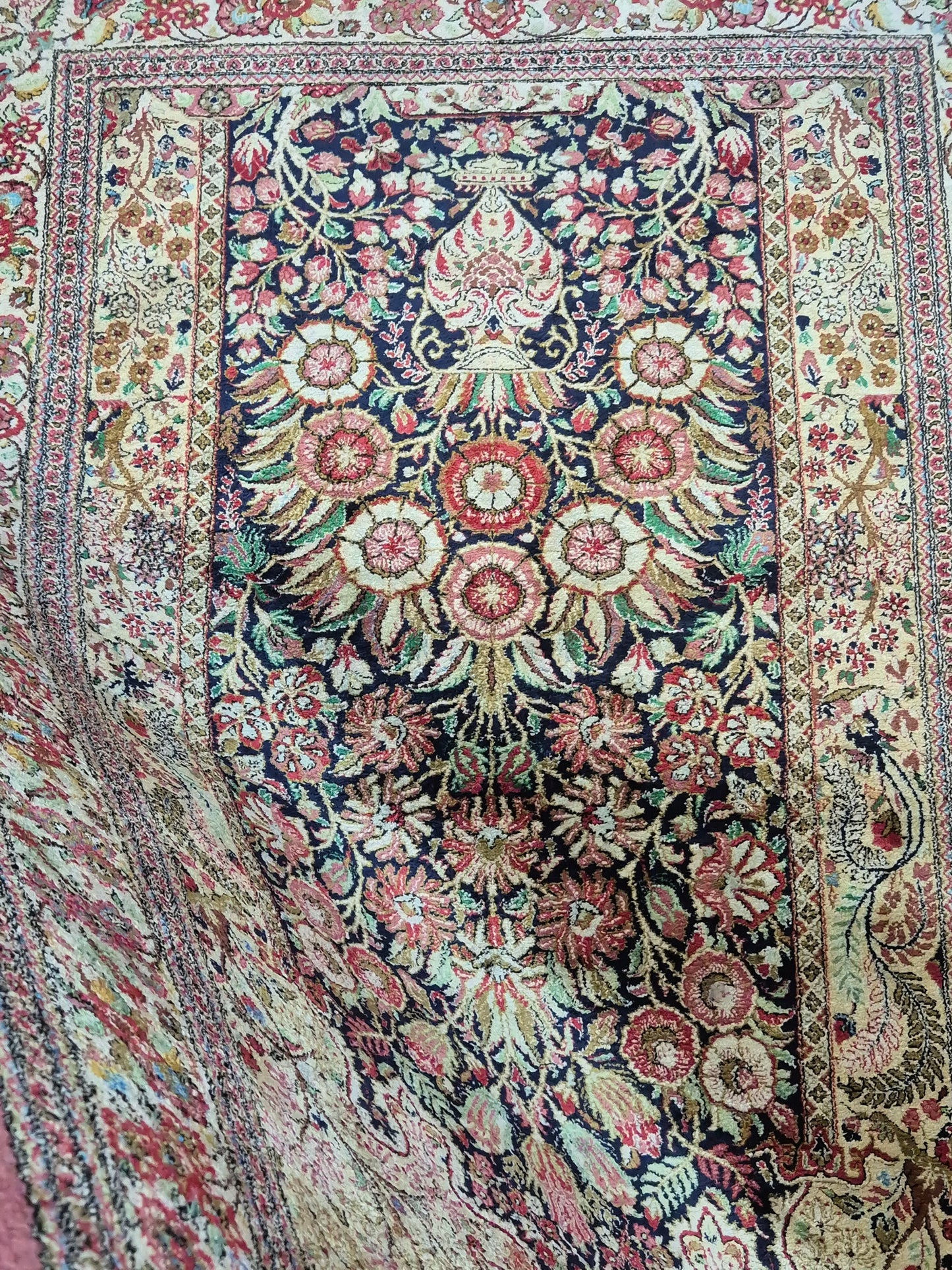 Ghom Teppich Seide auf Seide feine Knüpfung Vase mit Blumen