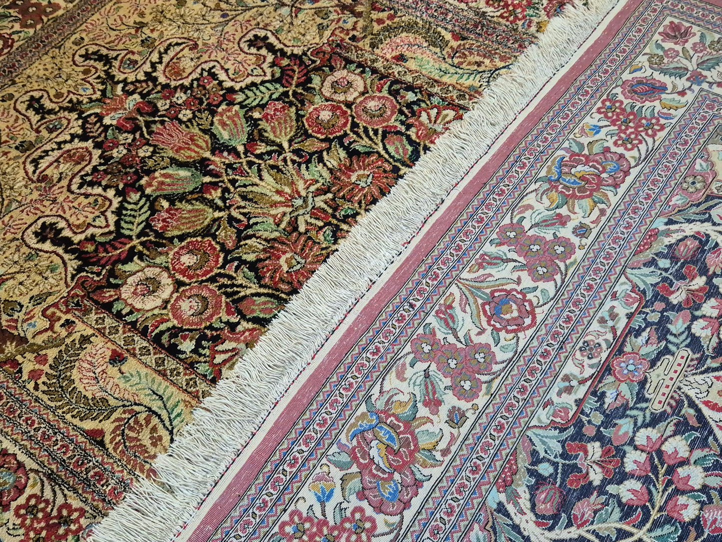 Ghom Teppich Seide auf Seide feine Knüpfung Vase mit Blumen