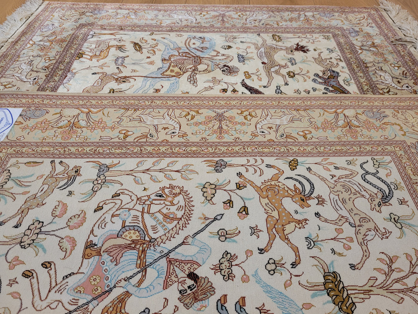 Ghom Seide auf Seide Teppich Jagdmotiv feine Knüpfung signiert