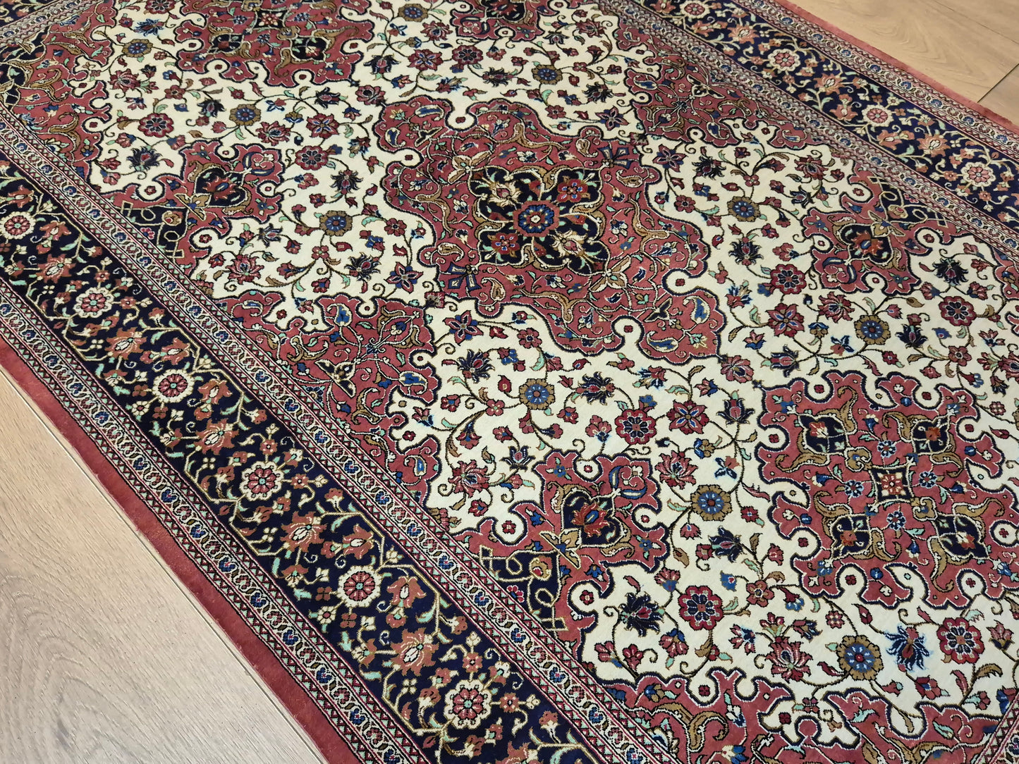 Ghom Teppich Seide auf Seide signiert feine Knüpfung