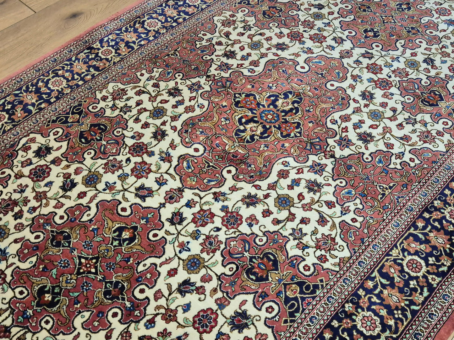 Ghom Teppich Seide auf Seide signiert feine Knüpfung