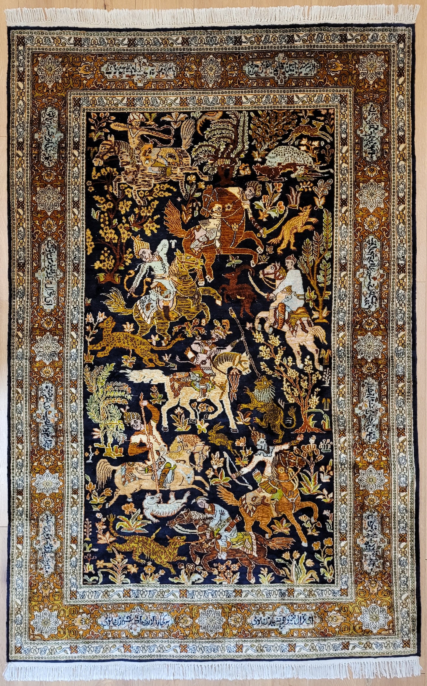 Kaschmir Naturseide Teppich Jagdmotiv feine Knüpfung