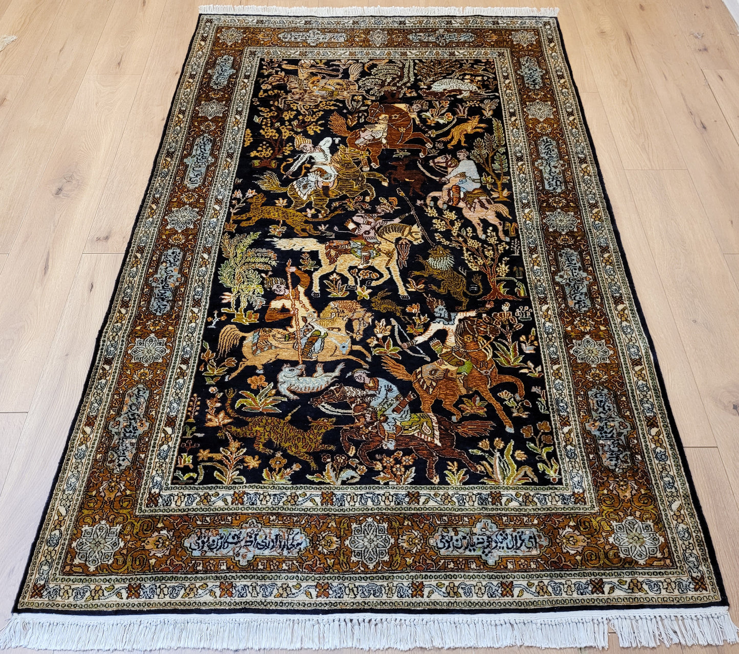 Kaschmir Naturseide Teppich Jagdmotiv feine Knüpfung