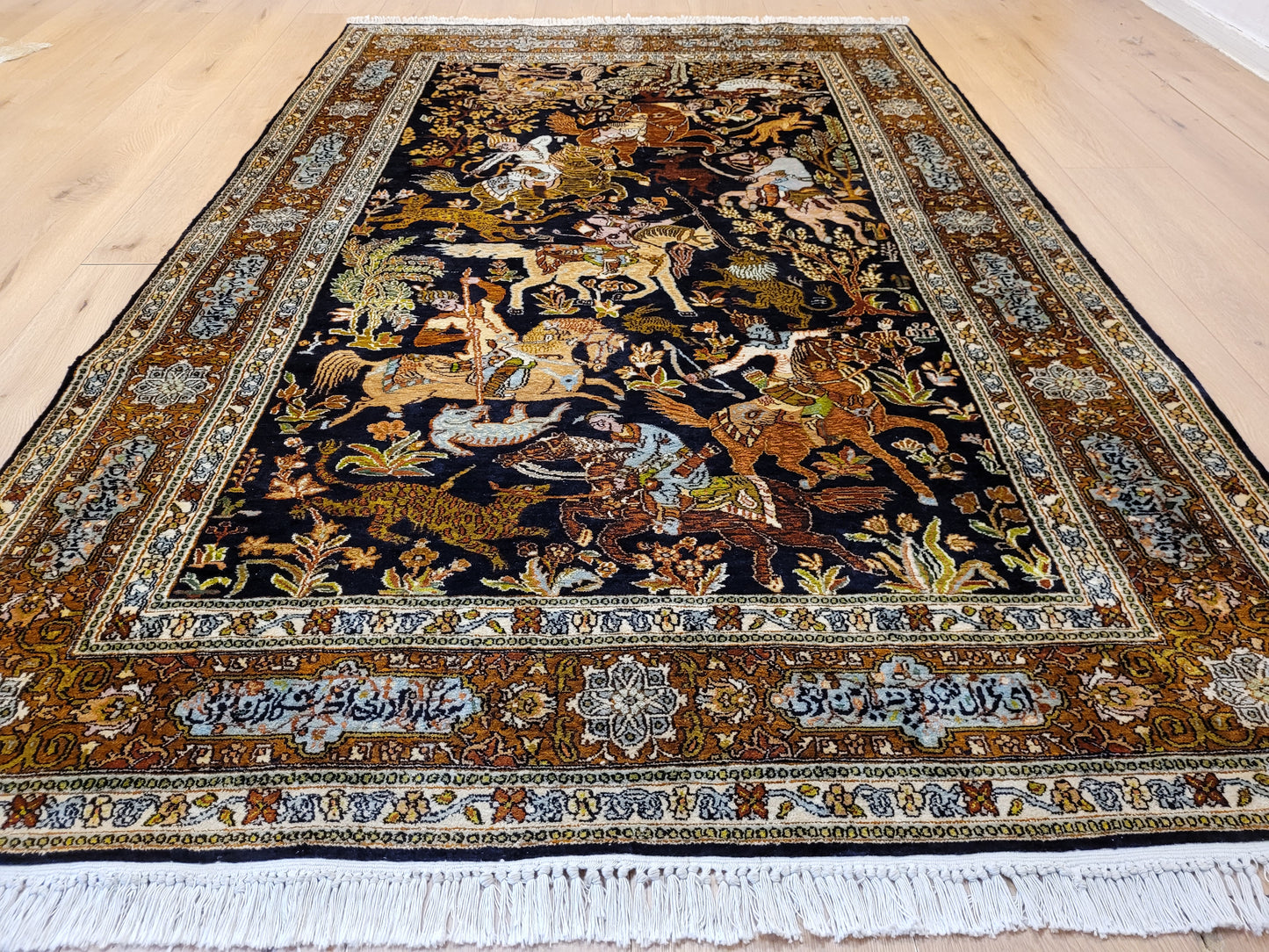 Kaschmir Naturseide Teppich Jagdmotiv feine Knüpfung