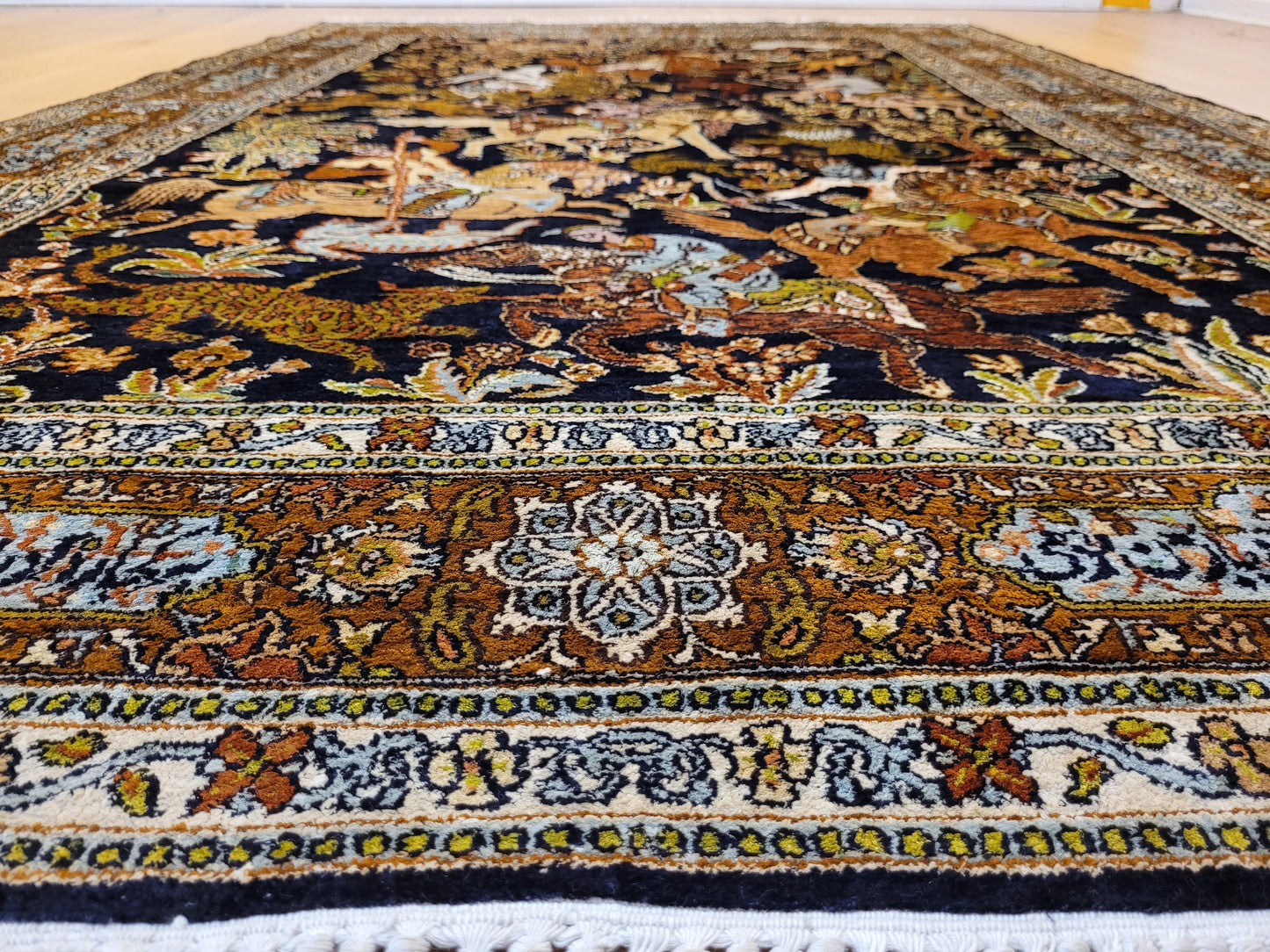 Kaschmir Naturseide Teppich Jagdmotiv feine Knüpfung