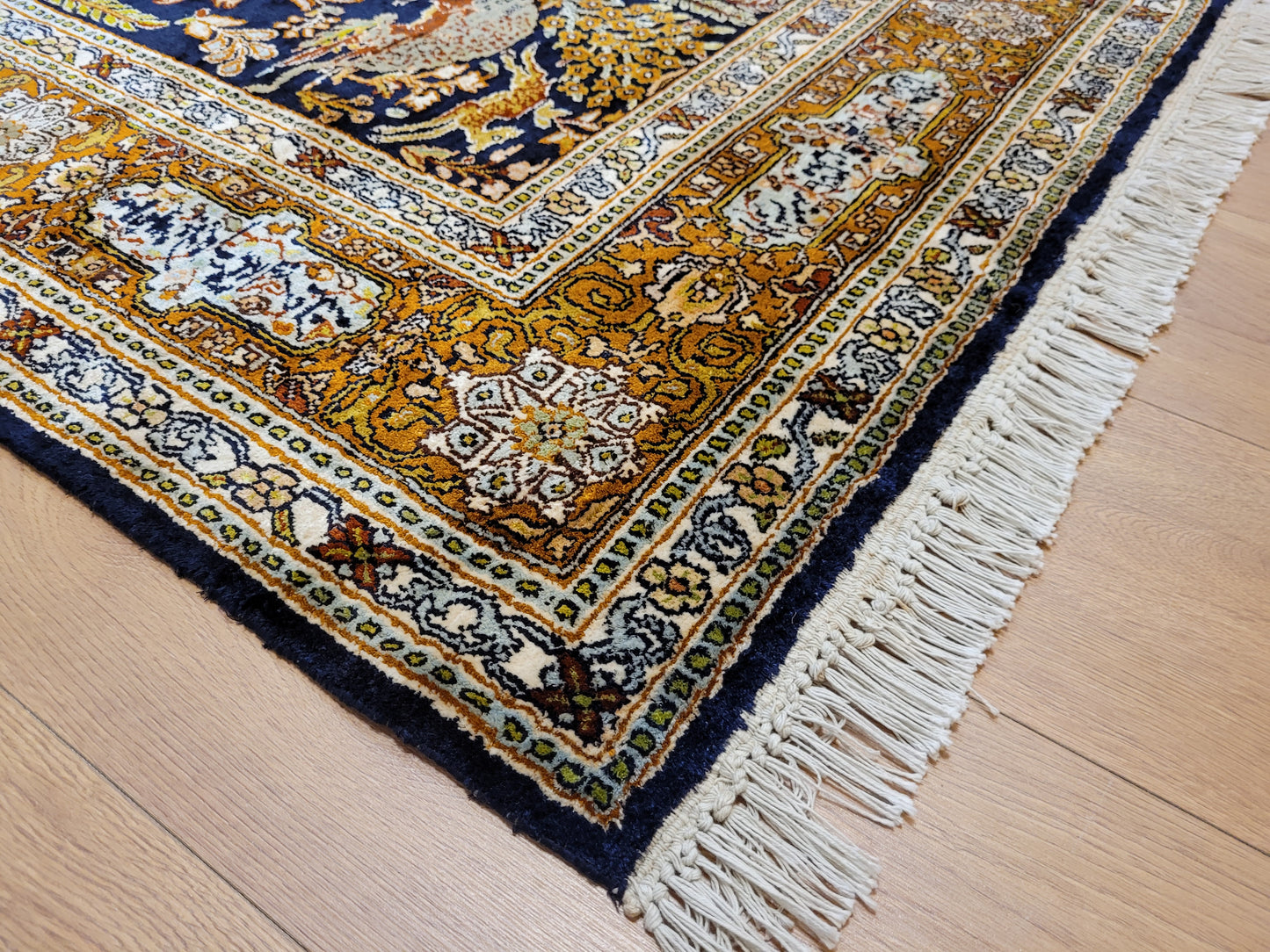 Kaschmir Naturseide Teppich Jagdmotiv feine Knüpfung