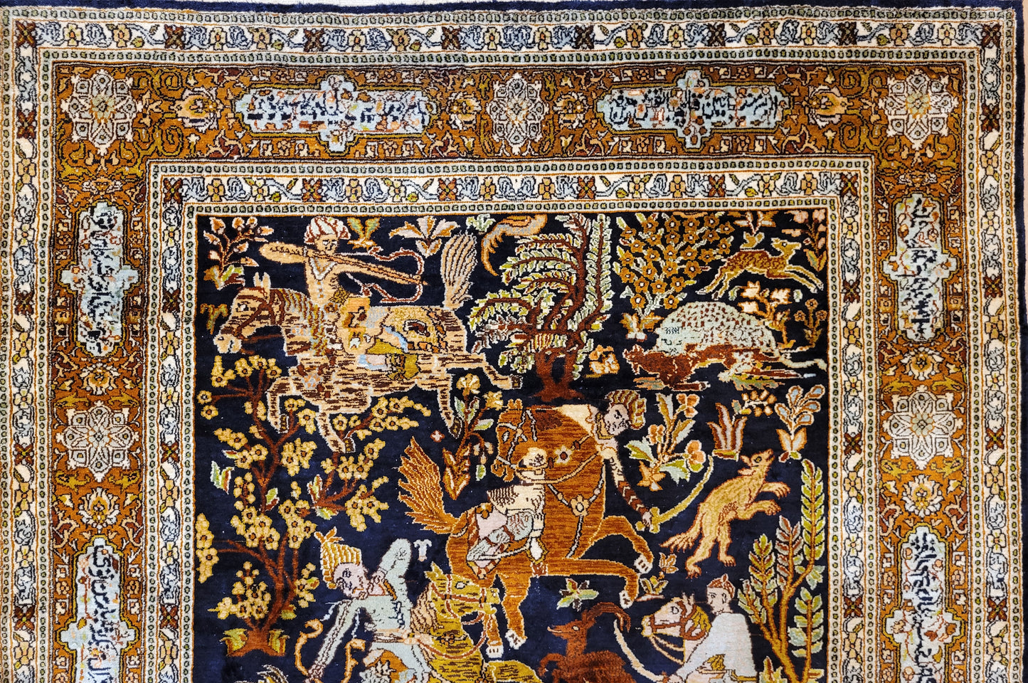 Kaschmir Naturseide Teppich Jagdmotiv feine Knüpfung