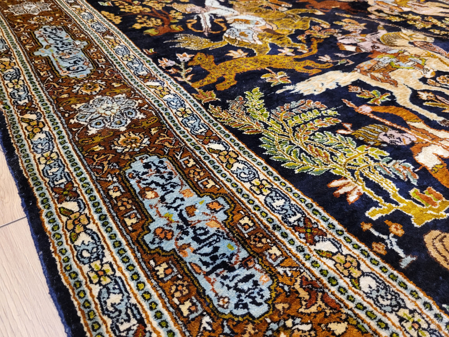 Kaschmir Naturseide Teppich Jagdmotiv feine Knüpfung