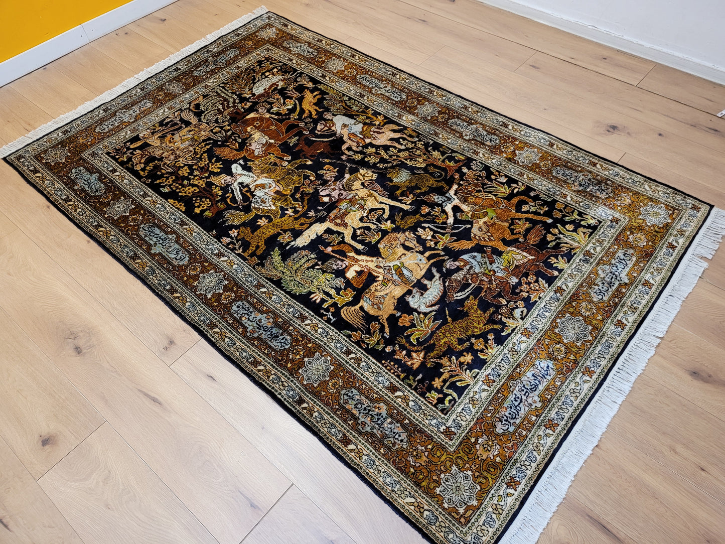 Kaschmir Naturseide Teppich Jagdmotiv feine Knüpfung