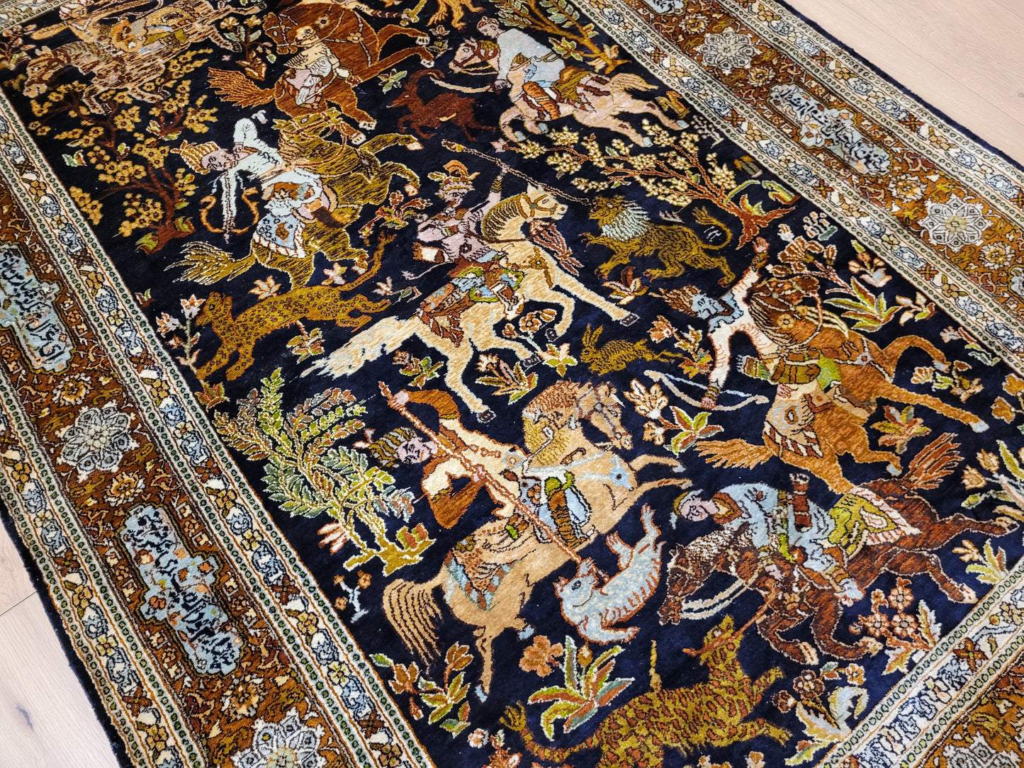 Kaschmir Naturseide Teppich Jagdmotiv feine Knüpfung