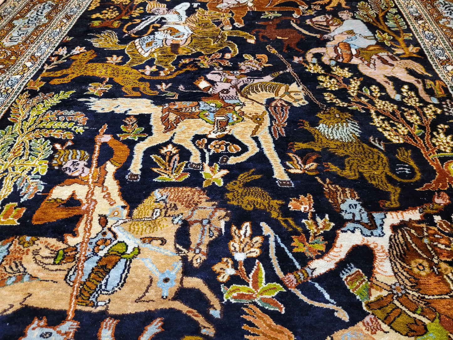 Kaschmir Naturseide Teppich Jagdmotiv feine Knüpfung