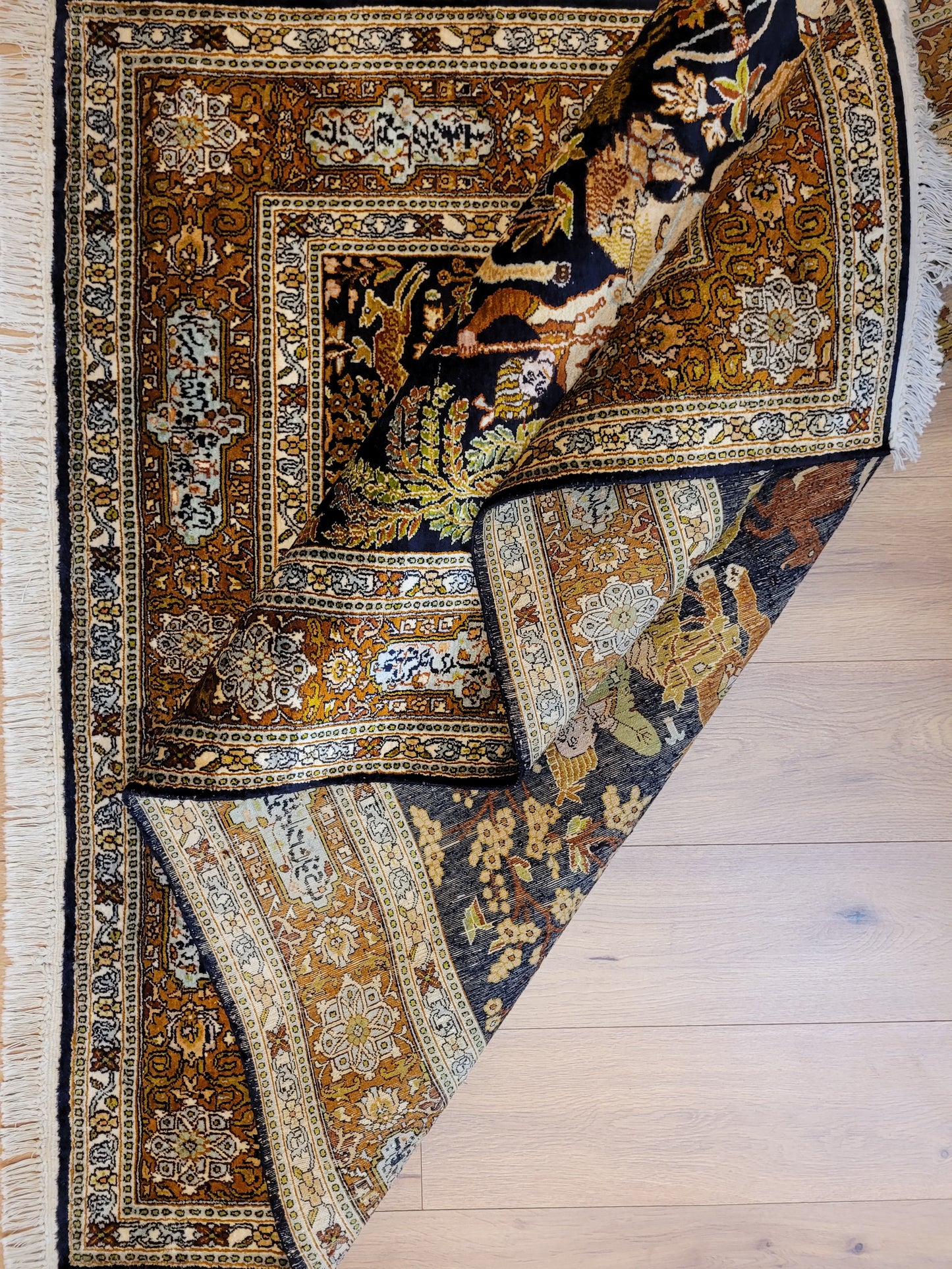 Kaschmir Naturseide Teppich Jagdmotiv feine Knüpfung