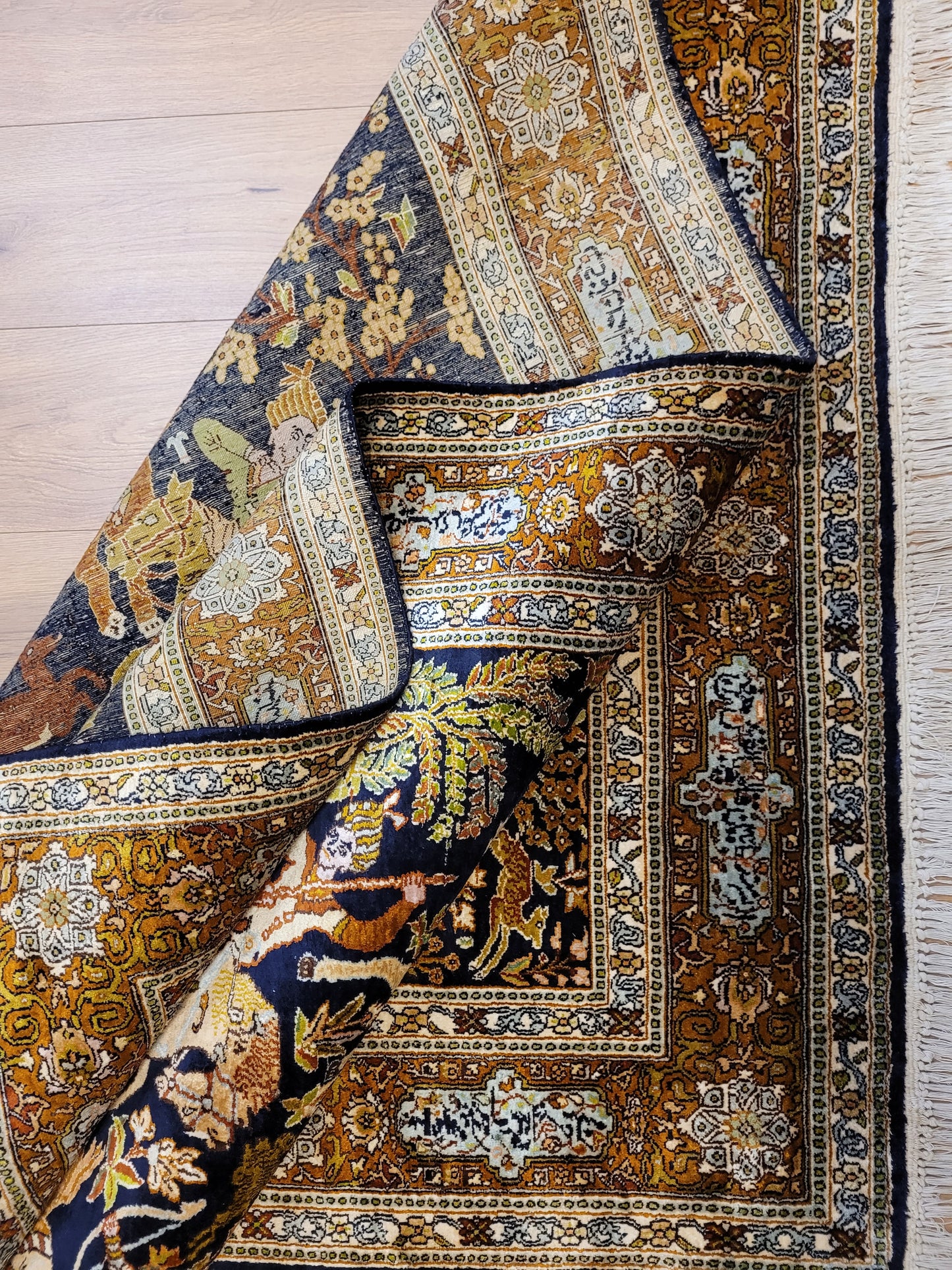 Kaschmir Naturseide Teppich Jagdmotiv feine Knüpfung