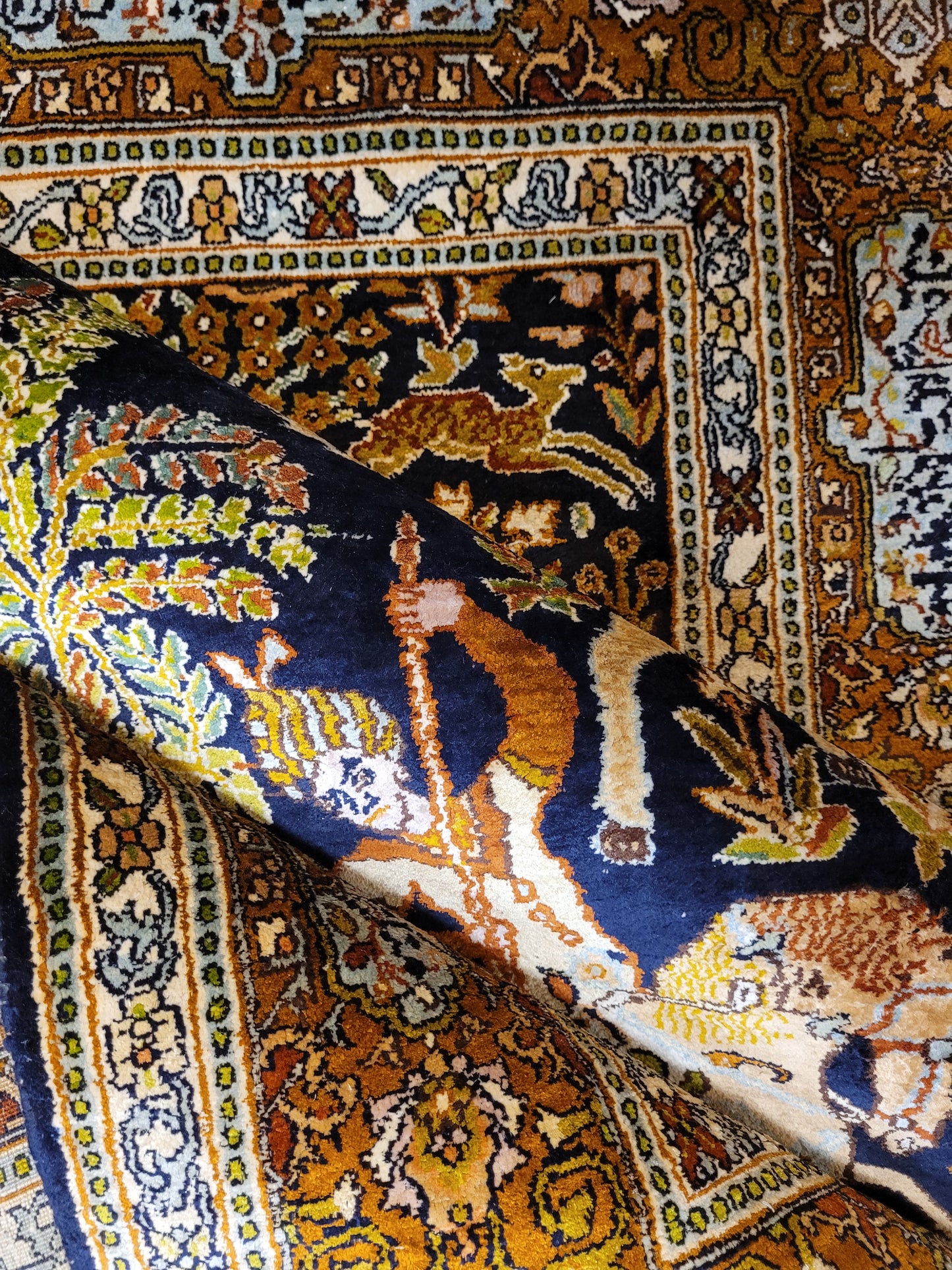 Kaschmir Naturseide Teppich Jagdmotiv feine Knüpfung