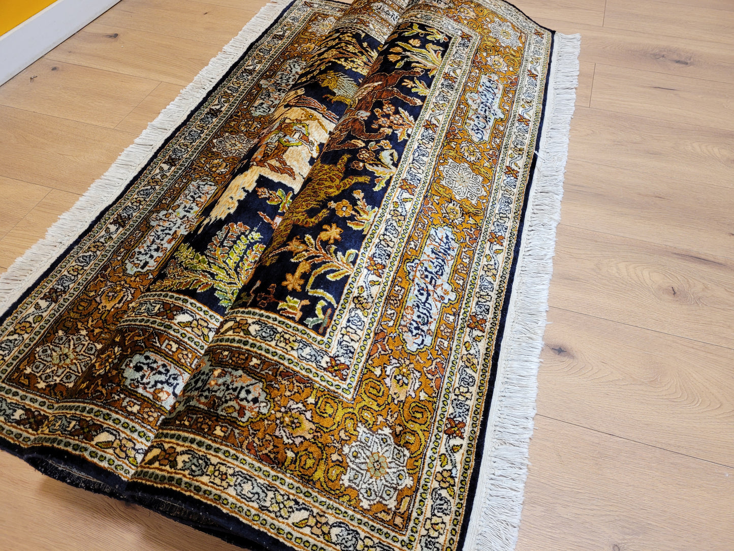 Kaschmir Naturseide Teppich Jagdmotiv feine Knüpfung