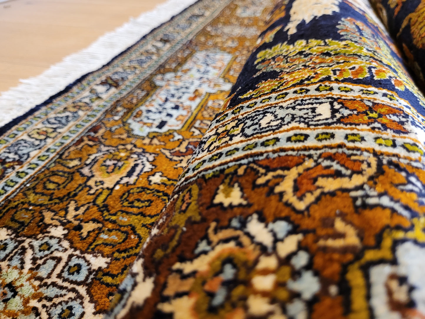 Kaschmir Naturseide Teppich Jagdmotiv feine Knüpfung