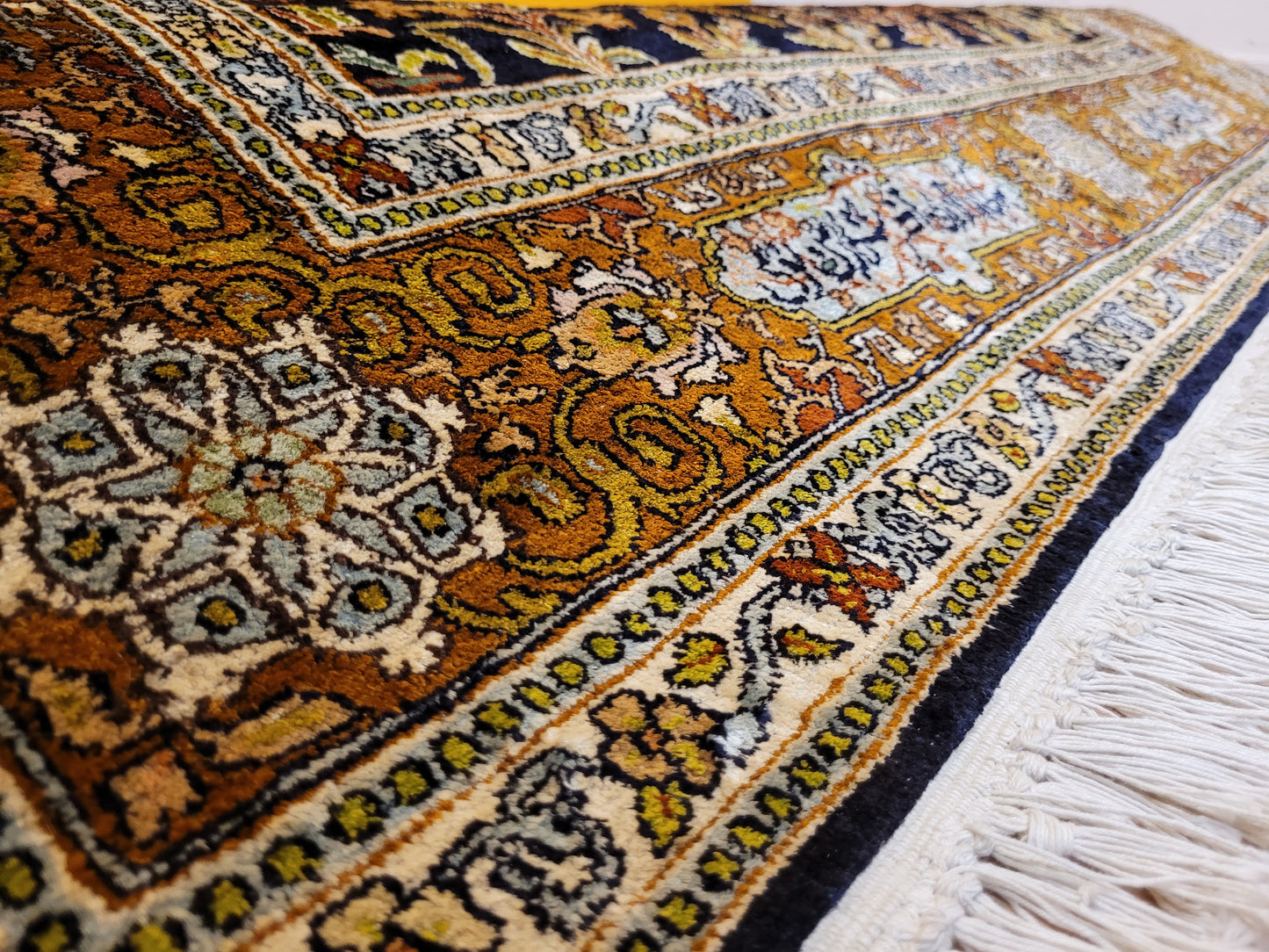 Kaschmir Naturseide Teppich Jagdmotiv feine Knüpfung