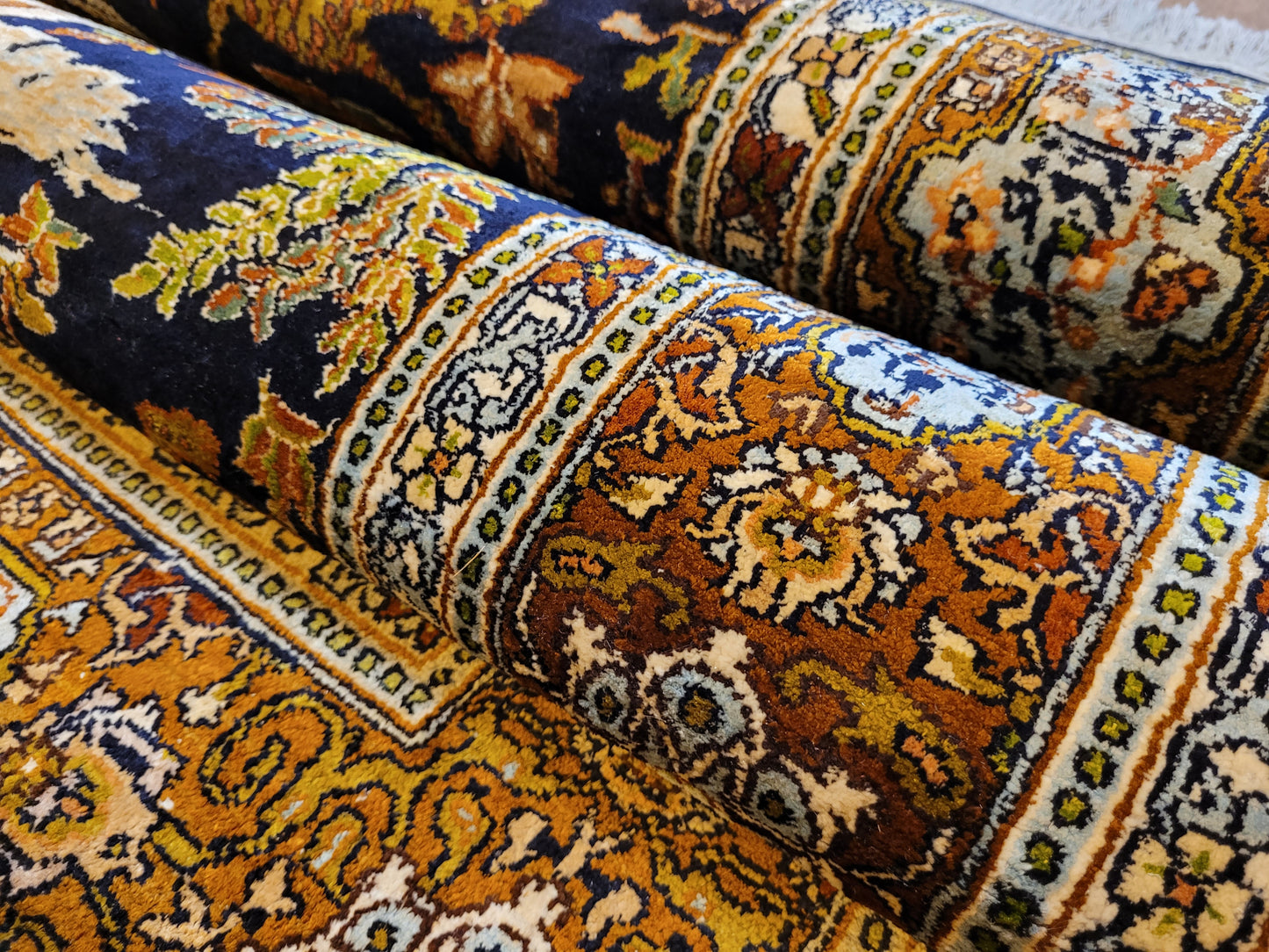 Kaschmir Naturseide Teppich Jagdmotiv feine Knüpfung