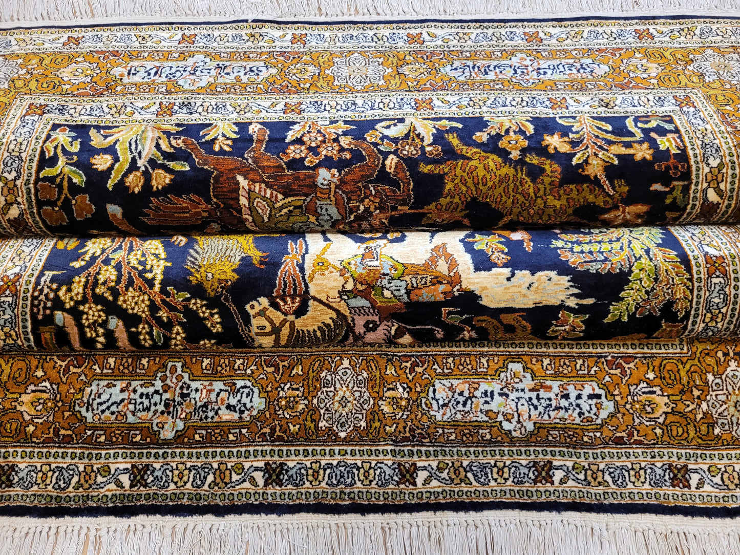 Kaschmir Naturseide Teppich Jagdmotiv feine Knüpfung