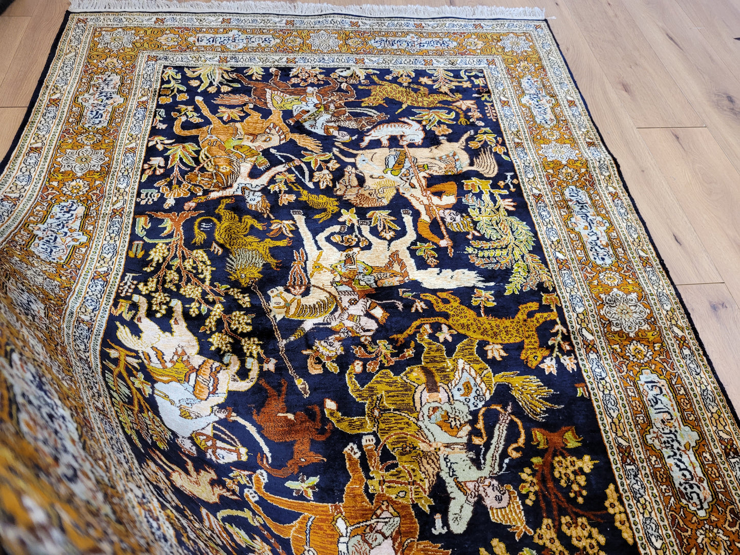 Kaschmir Naturseide Teppich Jagdmotiv feine Knüpfung