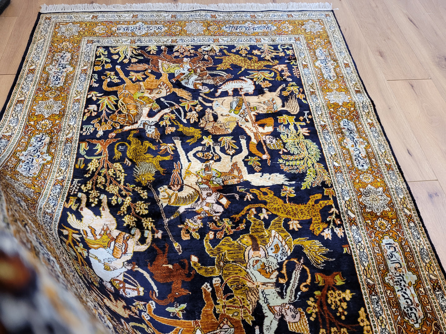 Kaschmir Naturseide Teppich Jagdmotiv feine Knüpfung