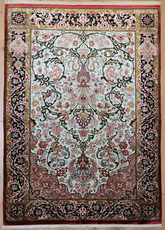 Ghom Seide auf Seide Teppich florales Medaillon signiert