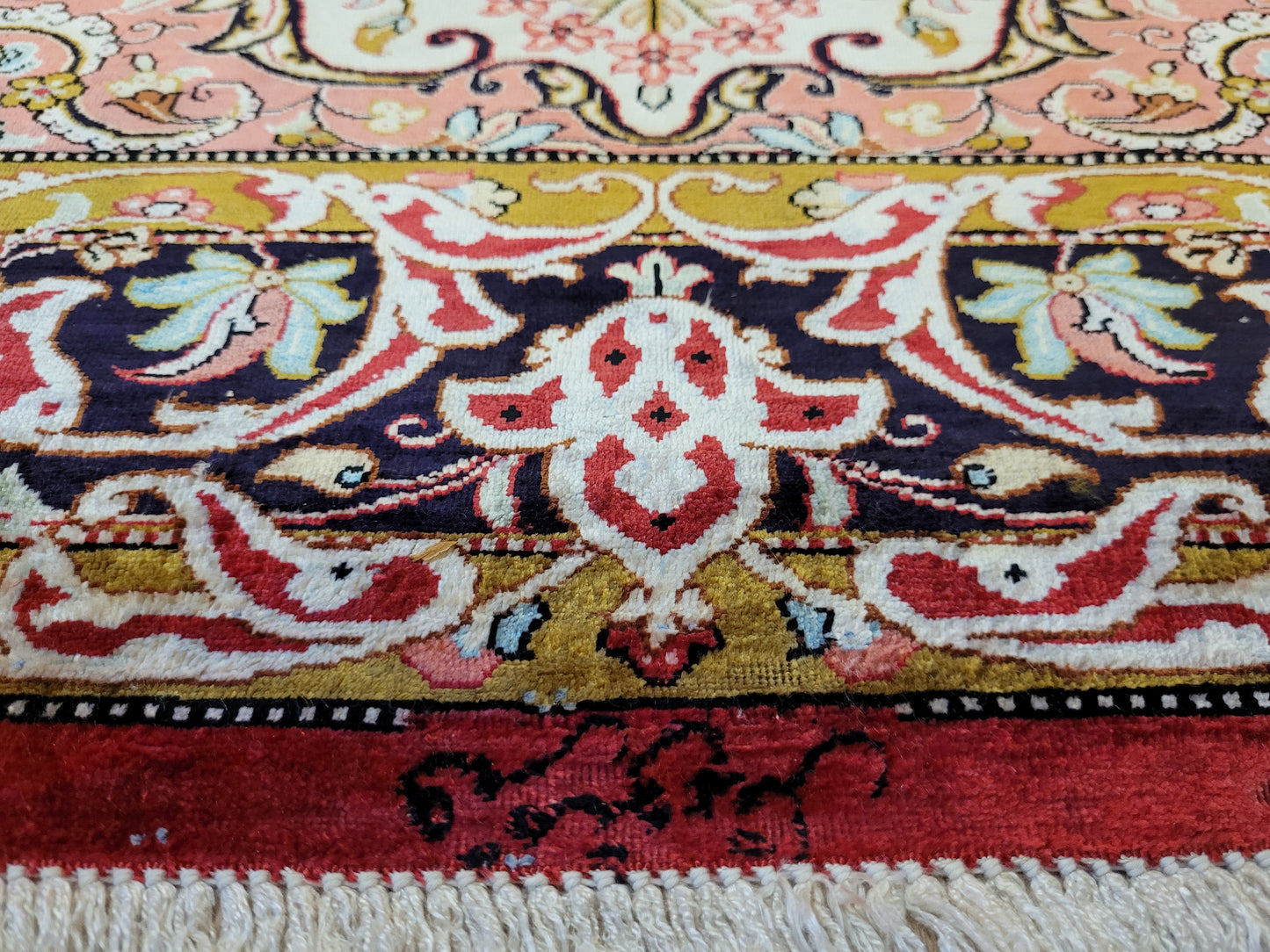 Ghom Seide auf Seide Teppich florales Medaillon signiert