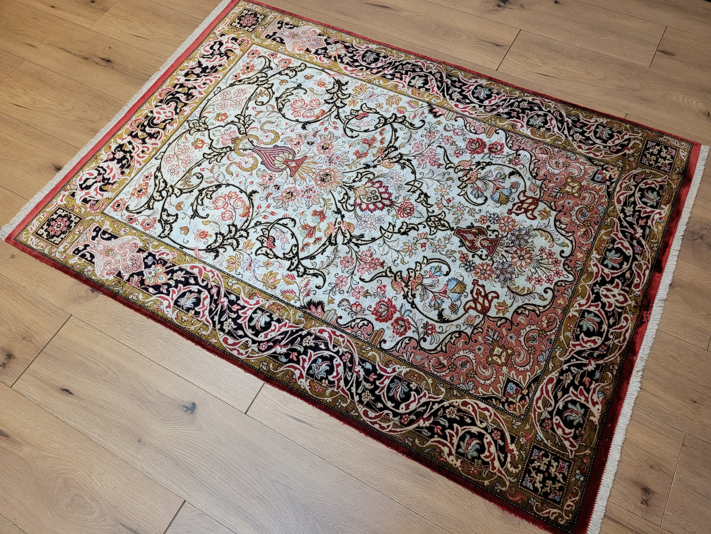 Ghom Seide auf Seide Teppich florales Medaillon signiert