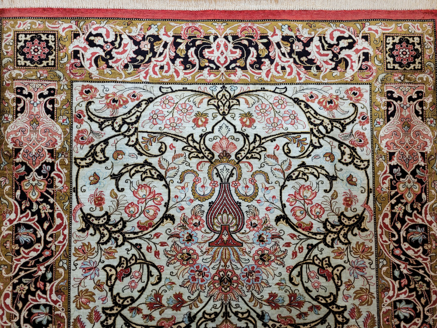 Ghom Seide auf Seide Teppich florales Medaillon signiert