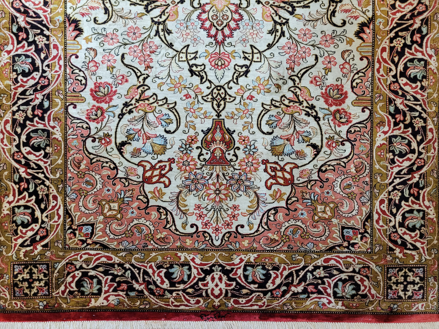 Ghom Seide auf Seide Teppich florales Medaillon signiert