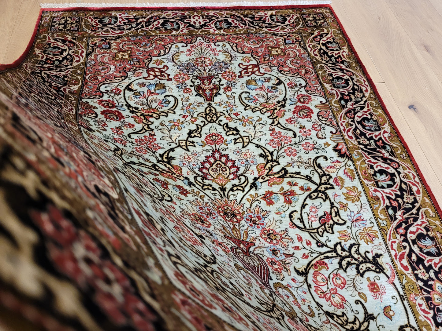 Ghom Seide auf Seide Teppich florales Medaillon signiert